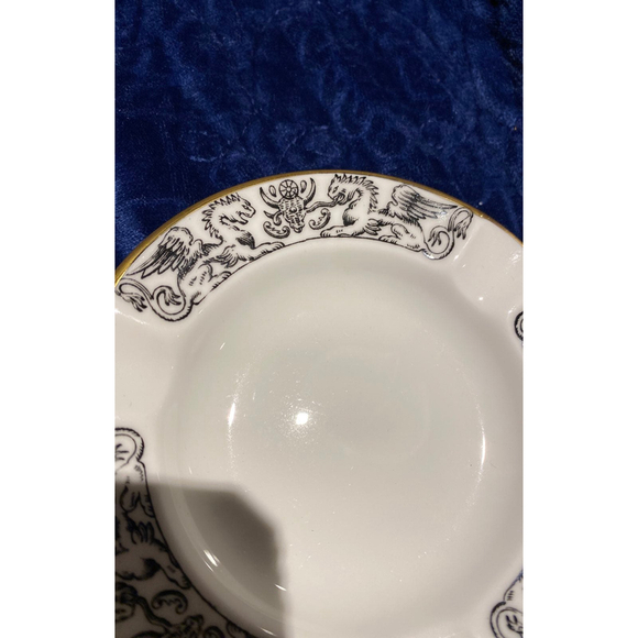 Wedgwood China, Florentine Black W/ Gold Trim 3 Holder Round Ash Tray, - Picture 2 of 5